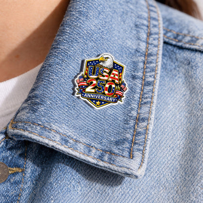 250 Years of USA Eagle Crest Pin – Gold Brooch Bold Patriotic Lapel Accessory for Jackets, Hats & Bags
